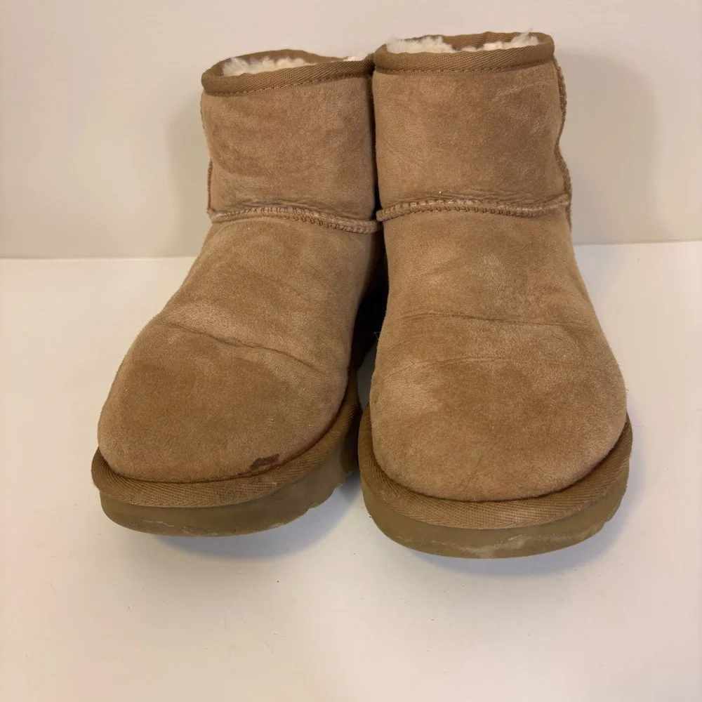 UGG Chestnut‎ Short Classic Winter Fur Lined Boots Women’s 8